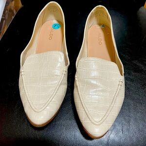 Aldo 7.5 Women’s White Textured Loafers Preowned